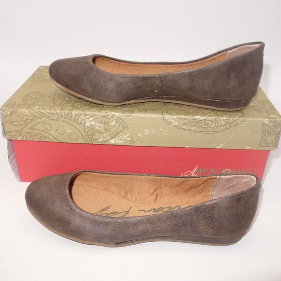 NEW American Rag Ellie Taupe Brown Round Toe Flats Shoes Women's Size 5 - Picture 1 of 8